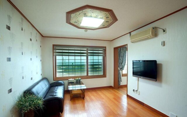 Jeju E-house Pension