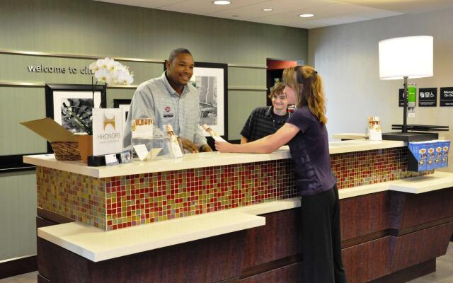Hampton Inn & Suites Cincinnati/Uptown-University Area