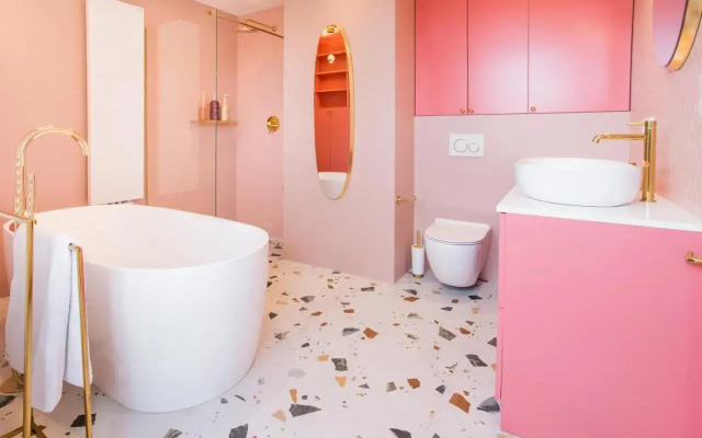 Luksusowy penthouse z jacuzzi i widokiem na morze