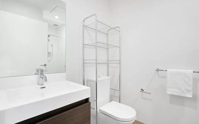 DINA, 2BDR Carlton Apartment