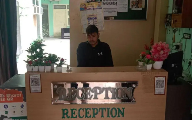 Oyo 806255 Hotel Grand King