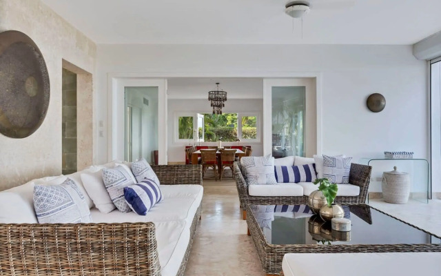 Oceanfront Golf Course Estate w Pool Guest House
