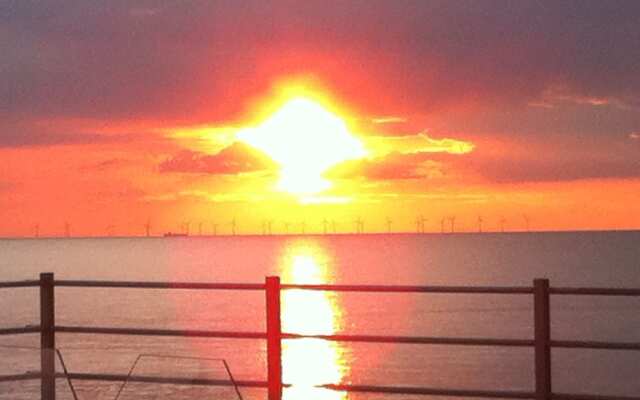 The Waves Bar Cafe B and B Hotel