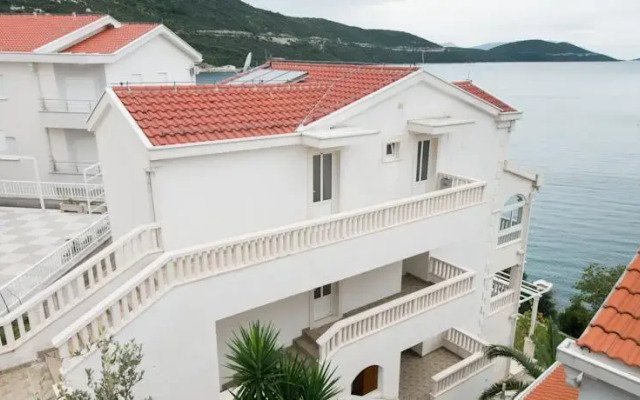 Apartments Tiha Luka