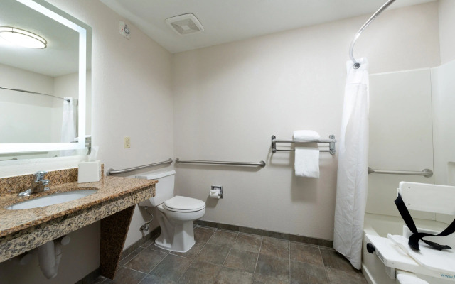 Holiday Inn Express Farmington - Bloomfield by IHG