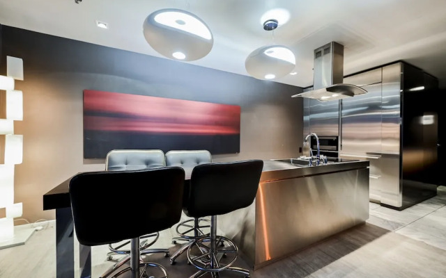 StripViewSuites at Palms Place Penthouses