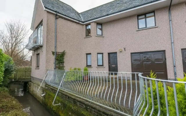 1 Links Crescent