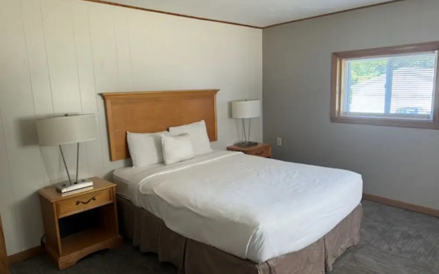 Maple Ridge Motel