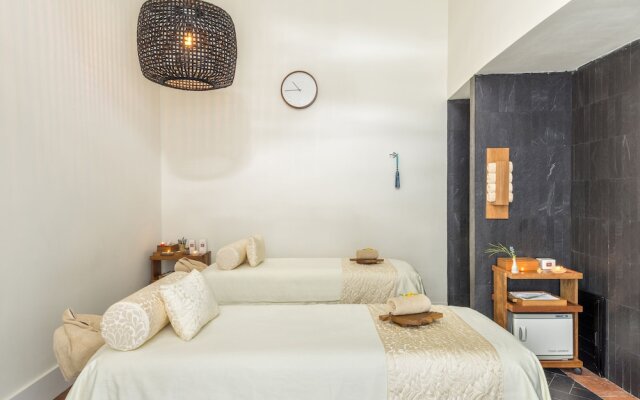 Ocean Riviera Paradise -Daisy Family Club