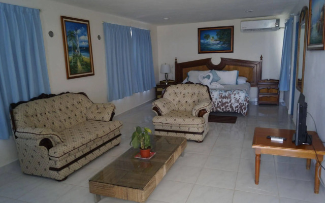 Chichis and Charlies Beachfront