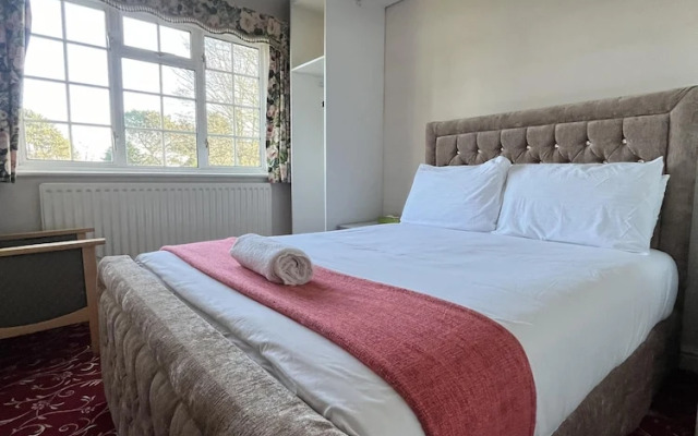 Unwind in Comfort at Cosy Caradus Free Parking