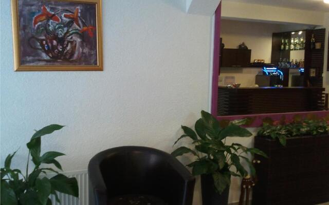 Tranzzit Hotel