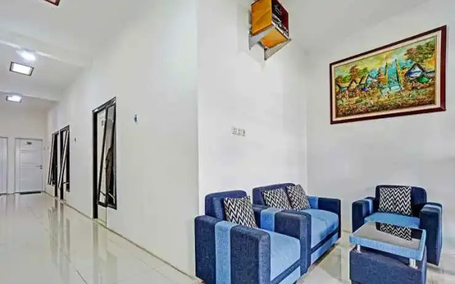 Oyo 90459 Azka Style Syariah