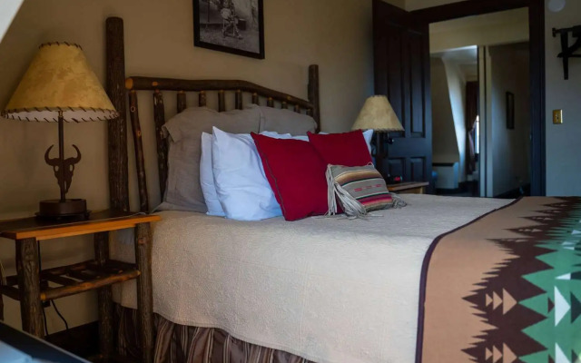 Sheridan Inn, B/W Signature Collection