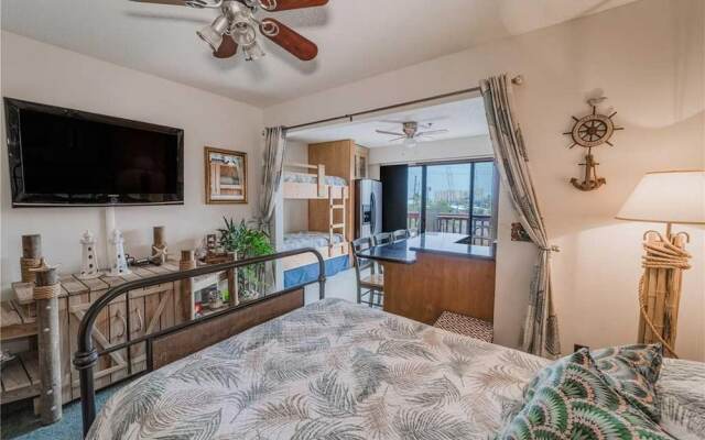 St Thomas Square MOA