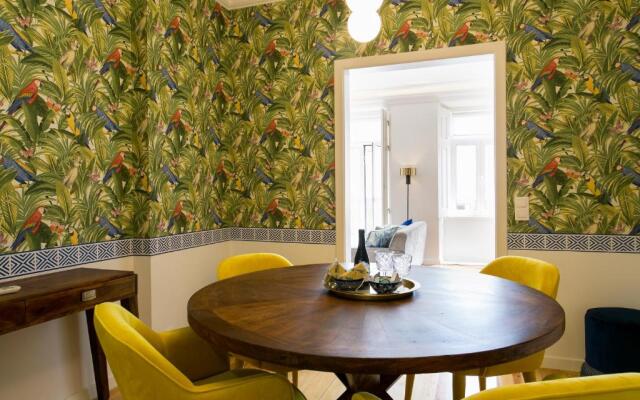 Lisbon luxury retreat! 2 suites, balcony & views!!