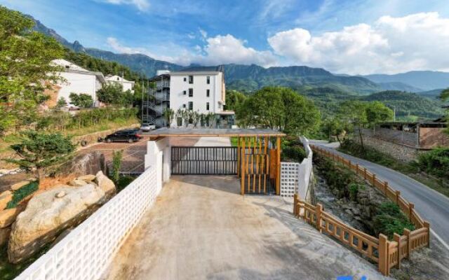 Wugong Mountain falls in love with Huaxi