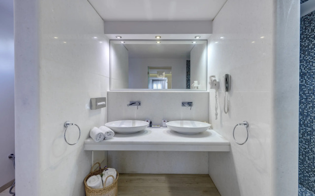 Kouros Art Hotel - Adults Only