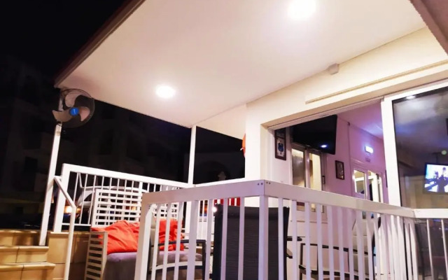 Sea 'n Lake View Hotel Apartments