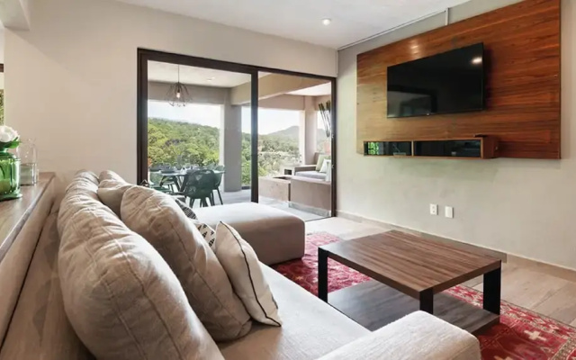 Moderna Villa con Hermosa Vista al Lago