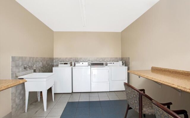 Travelodge Hotel at LAX