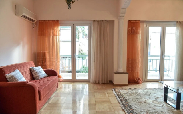 Cozy & Spacious Apartment in Central
