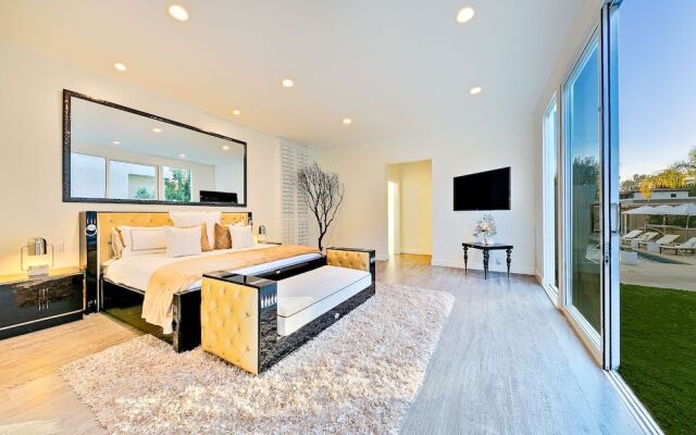 Beverly Hills Luxury Modern Palace