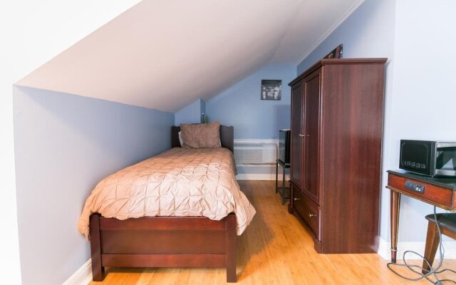 Canal Express Rooms