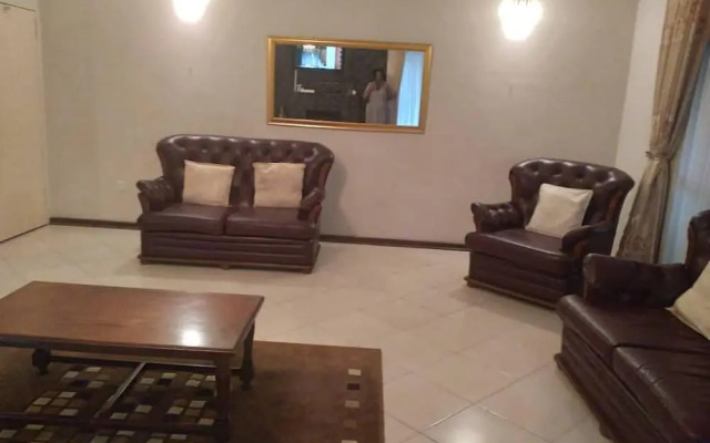 Charming 6-bed House With Swimming Pool in Harare