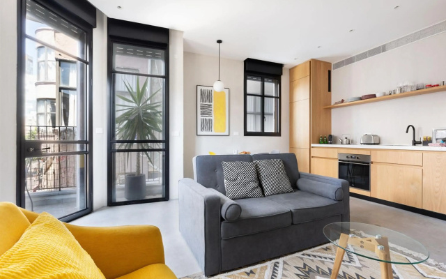 Fabulous Corner Market by TLV2RENT