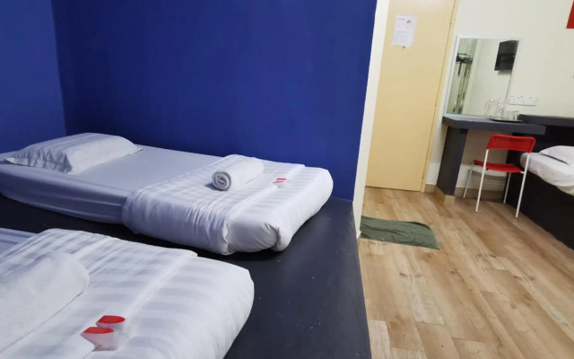 Abby Hotel By The River Town