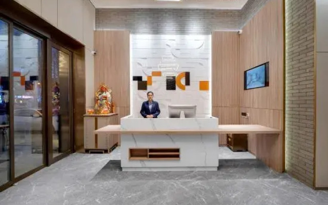 Chonpines Hotel (Daqing West Railway Station Wanda Plaza Branch)