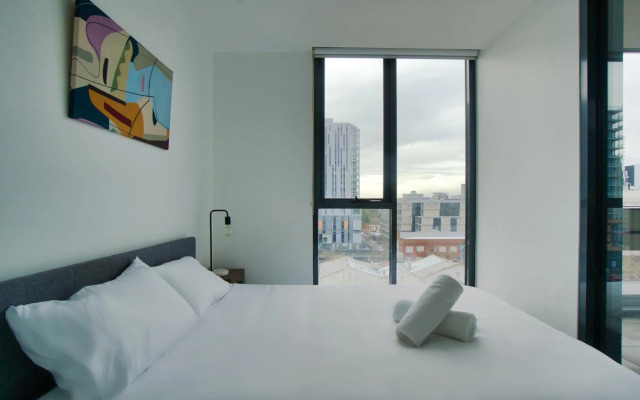 Luxury 2 Bedroom Apartment - Adelaide CBD