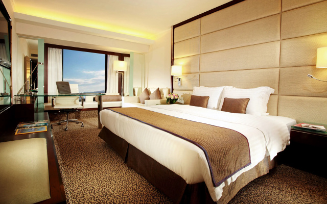 Regal Kowloon Hotel - Image 2