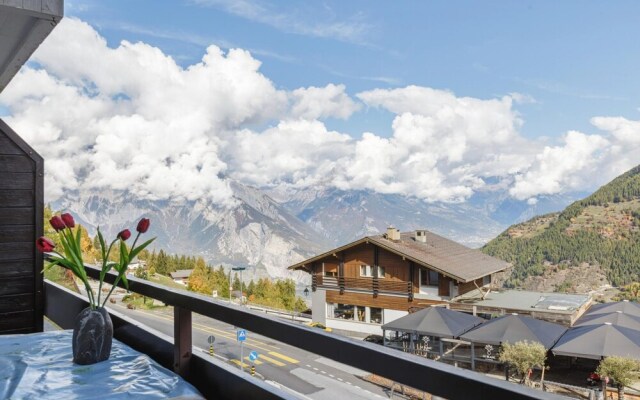 Centrally Placed ski in out Apartment Next to Lift