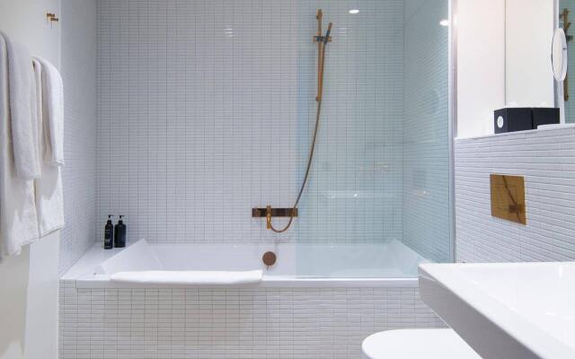 The Flushing Meadows Hotel & Bar