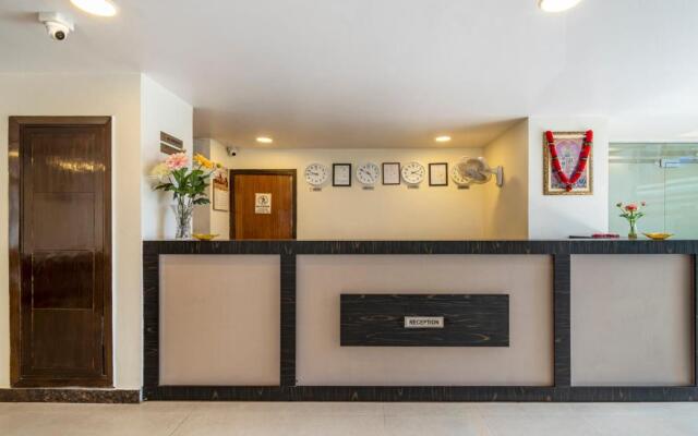 Treebo Premium Rose Mallow