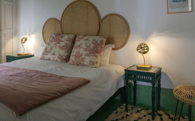 Riad Le J