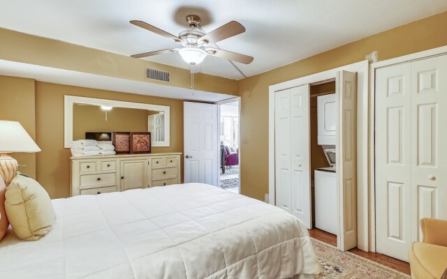 DP 202C Recently renovated 2 bedroom condo near Destin Harbor and amazing views by RedAwning