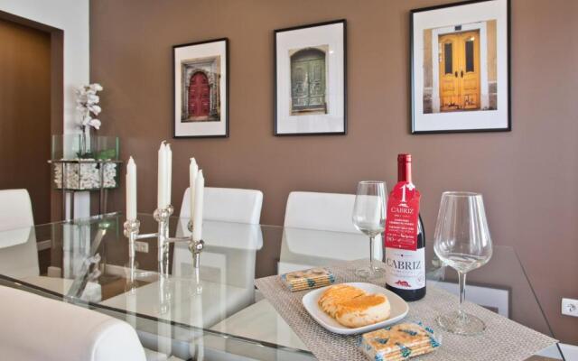 Central Apartment 127 by Saboia Collection