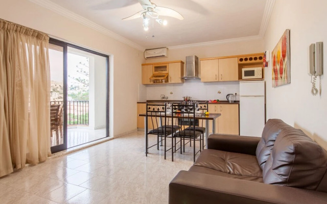 Pool and Sea, charming Merill Apart 2