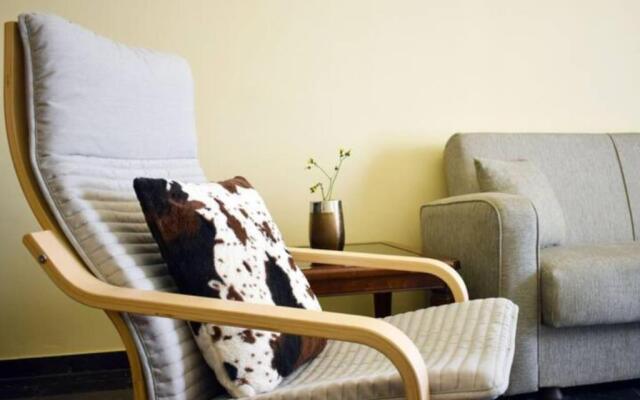 Marble Cool 2-bedroom Down Town Yard House