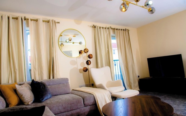 House - Sleeps 7 - Parking - 10min Drive to Centre