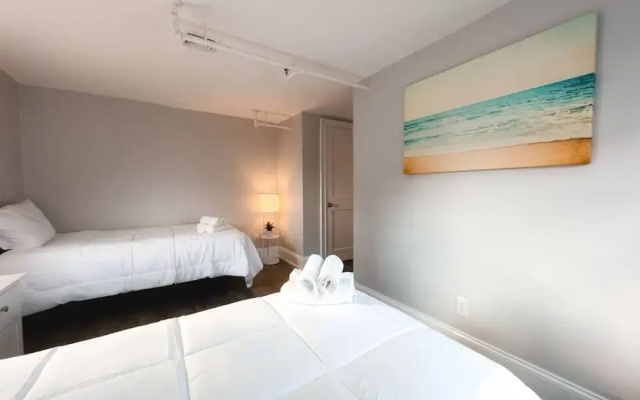 Water Access 5-bed 2-bath Retreat