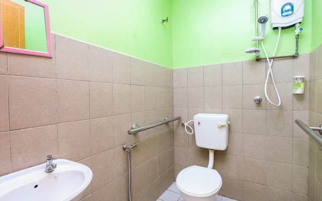 OYO 717 MR J Hotel Wakaf Che Yeh 2