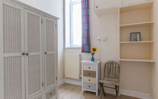 Bright Two BR Period Apartment in Whitechapel