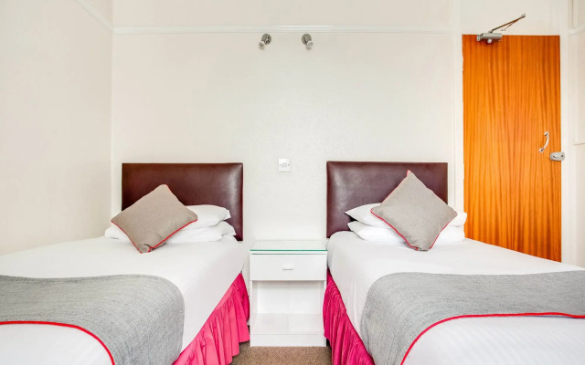 OYO Godolphin Arms Hotel