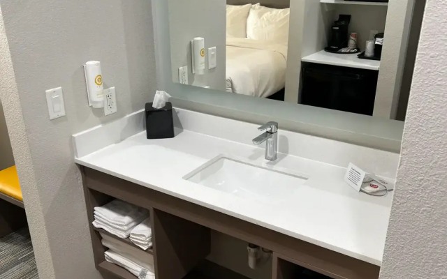 Super 8 By Wyndham Lubbock Tx