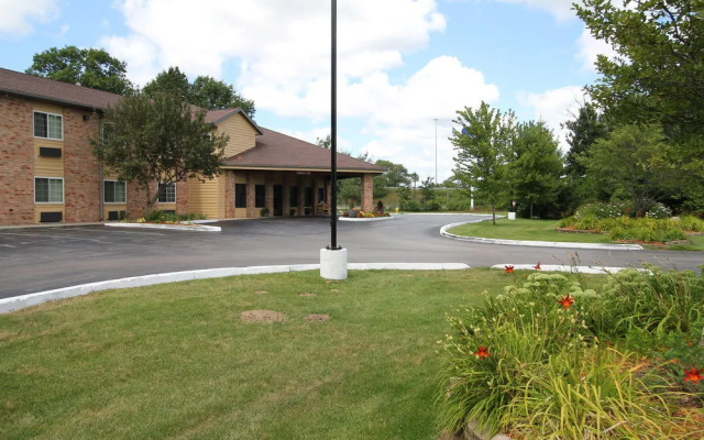 Baymont Inn & Suites Muskegon