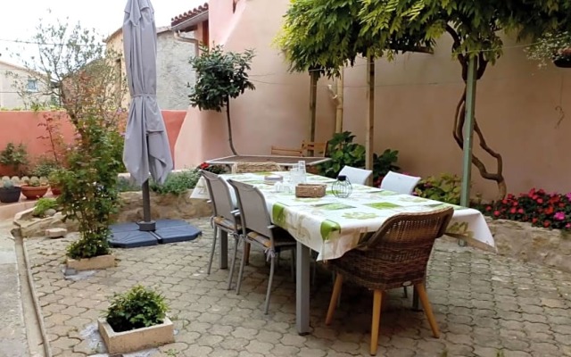 BnBinB La Cour Enchantée